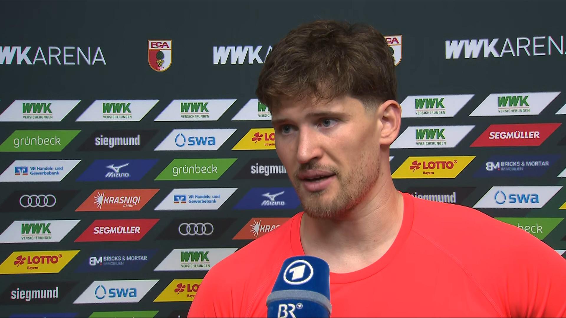 BVB-Keeper Gregor Kobel beim Interview nach dem Spiel gegen den FCA | ARD