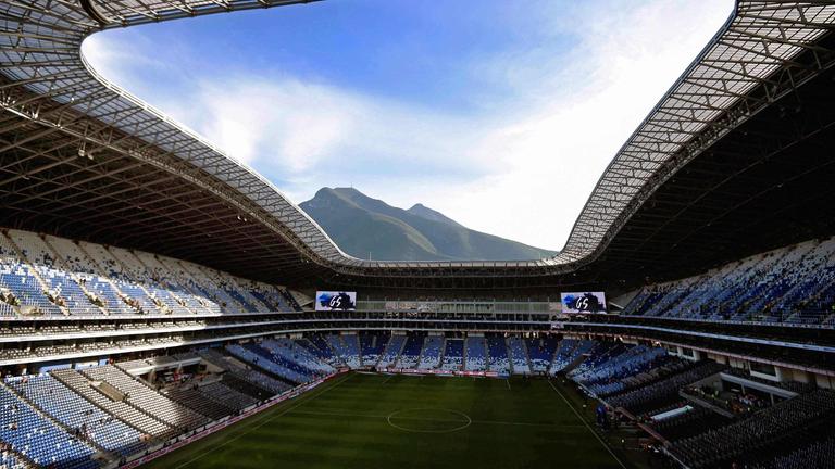 Das Estadio BBVA Bancomer in Monterrey mit Bergpanorama | ALFREDO ESTRELLA / AFP Das Estadio BBVA Bancomer in Monterrey mit Bergpanorama