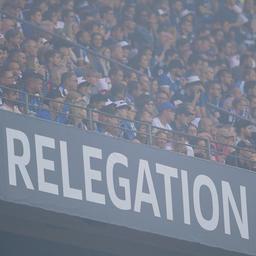 Fans beim Relegationsspiel des Hamburger SV gegen den VfB Stuttgart im Jahr 2023
