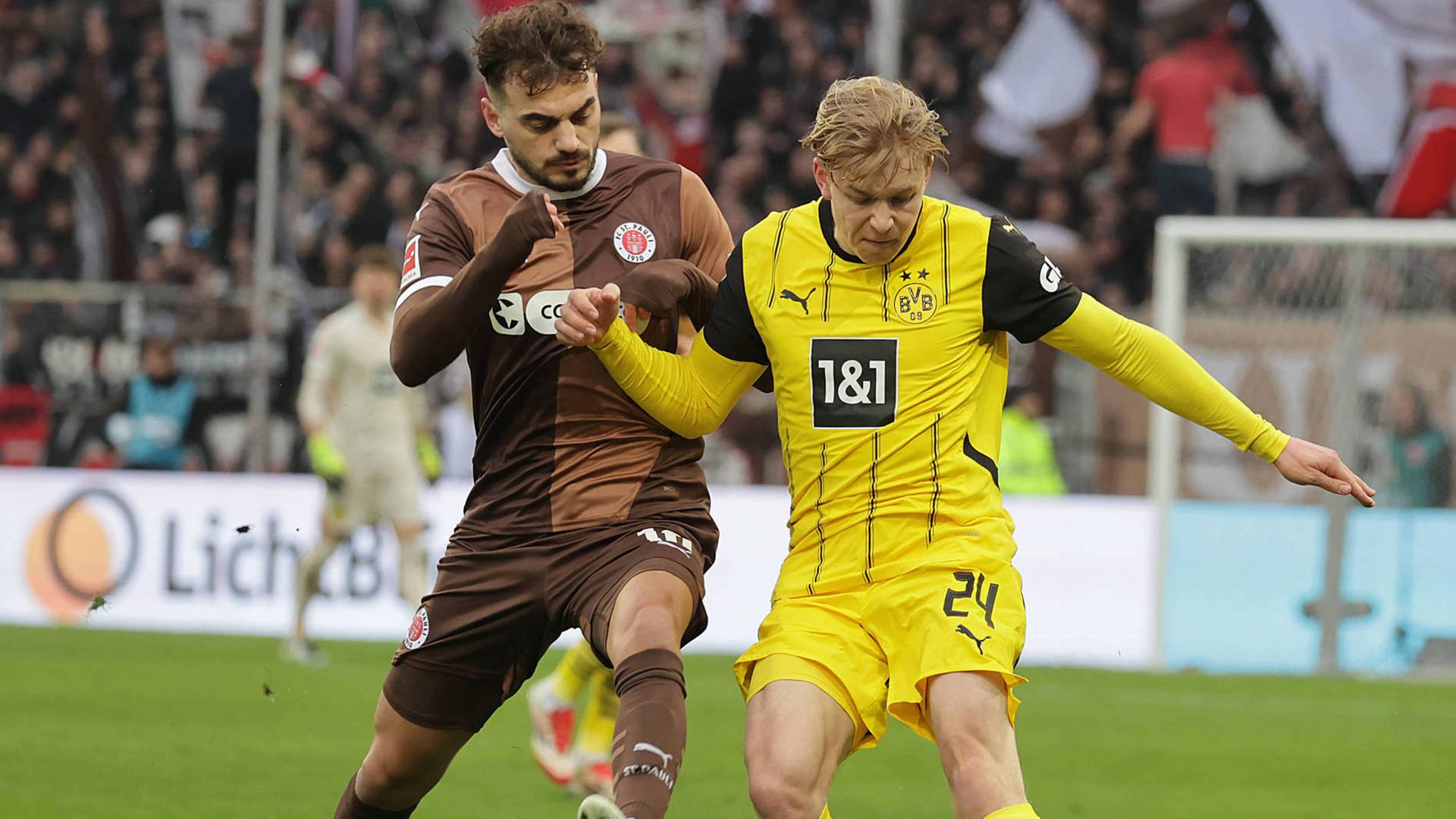 Daniel Sinani (l.) und Daniel Svensson (r.) im Zweikampf | IMAGO/Susanne Hübner