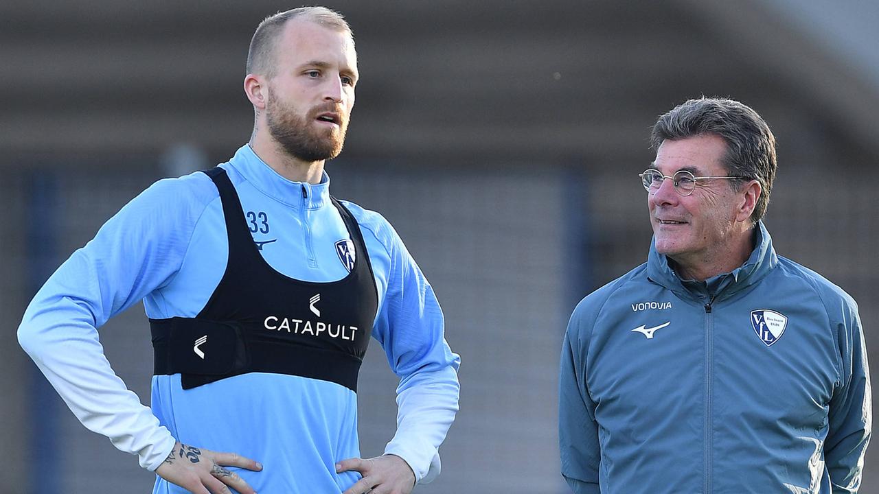 v.l. Philipp Hofmann und Dieter Hecking auf dem Trainingsgelände | IMAGO/Revierfoto