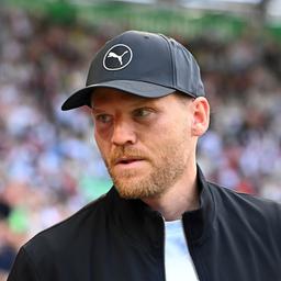 Mönchengladbachs Trainer Eugen Polanski betritt das Stadion
