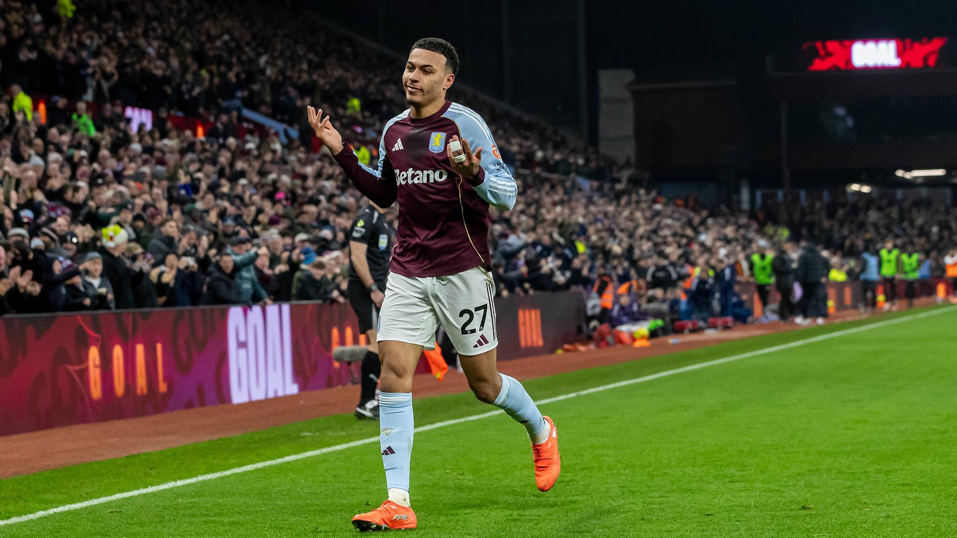 Aston Villas Morgan Rogers bejubelt einen Treffer im Spiel gegen Mancherster United | IMAGO / Pro Sports Images