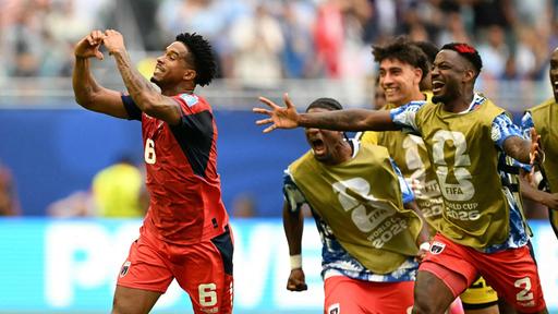 Cape Verdes Kevin Pina feiert nach seinem Tor zum 1:0 mit seinen Teamkollegen