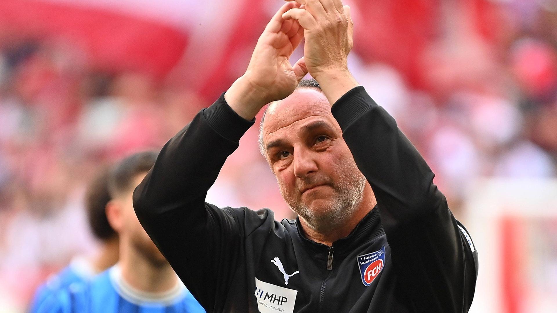 Heidenheims Trainer Frank Schmidt beim FC Bayern München. | IMAGO, IMAGO / Sven Simon