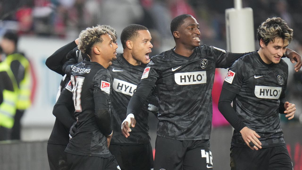 Elversberg-schl-gt-Kaiserslautern-und-tr-umt-vom-Aufstieg