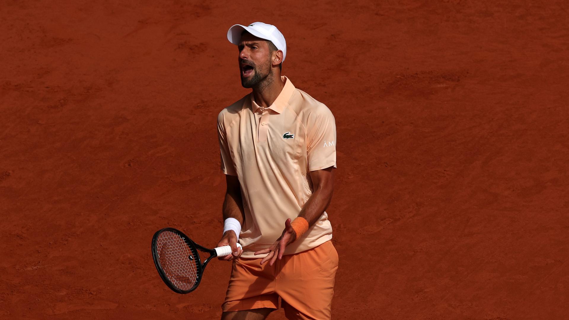 Novak Djokovic Ã¤rgert sich bei den French Open | Matthew Stockman/Getty Images