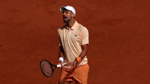 Novak Djokovic ärgert sich bei den French Open | Matthew Stockman/Getty Images Novak Djokovic ärgert sich bei den French Open