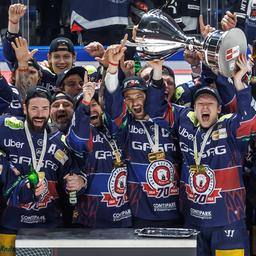 Die Eisbären Berlin feiern die Meisterschaft (picture alliance/dpa/Andreas Gora)