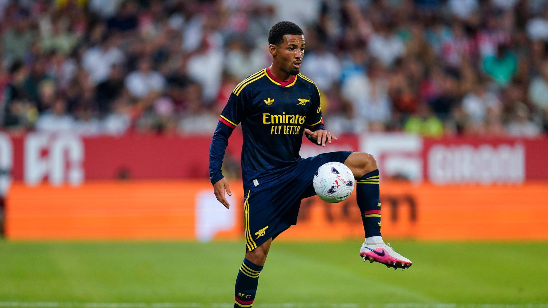 Ethan Nwaneri im Trikot des FC Arsenal | IMAGO / Pressinphoto