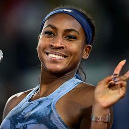 Coco Gauff mit der Coupe Suzanne Lenglen trophy
