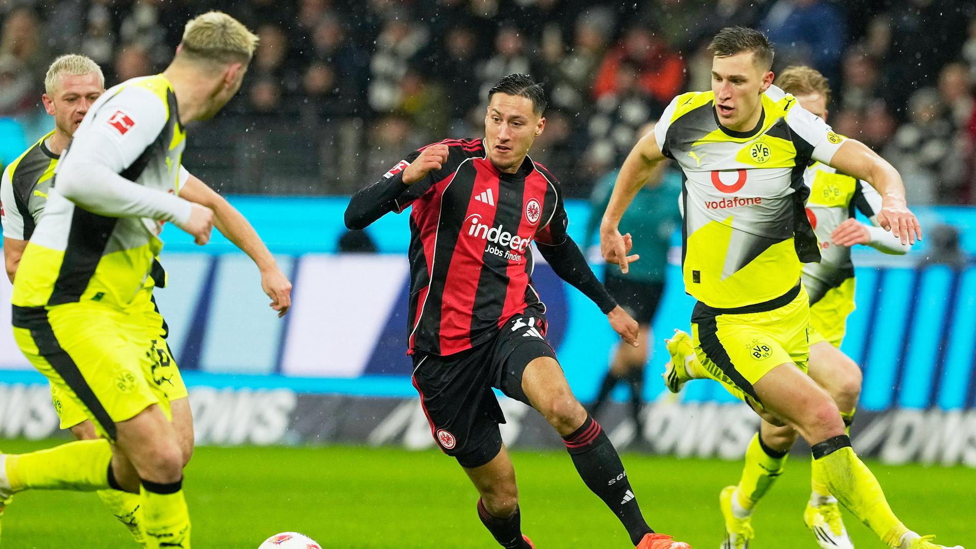 Frankfurt und Dortmund teilen dramatisch die Punkte