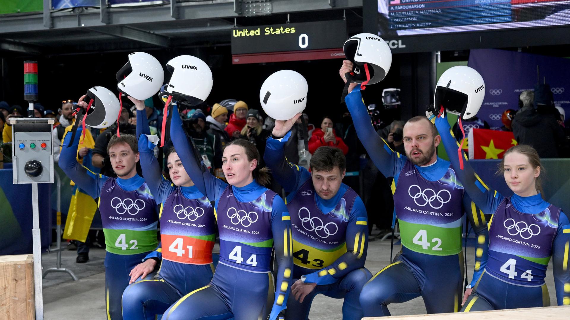 Die ukrainische Teamstaffel protestiert im Zielbereich | dpa/michael