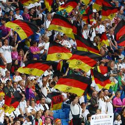 Deutschland-Fans vor dem Spiel gegen Frankreich im St. Jakob-Park.