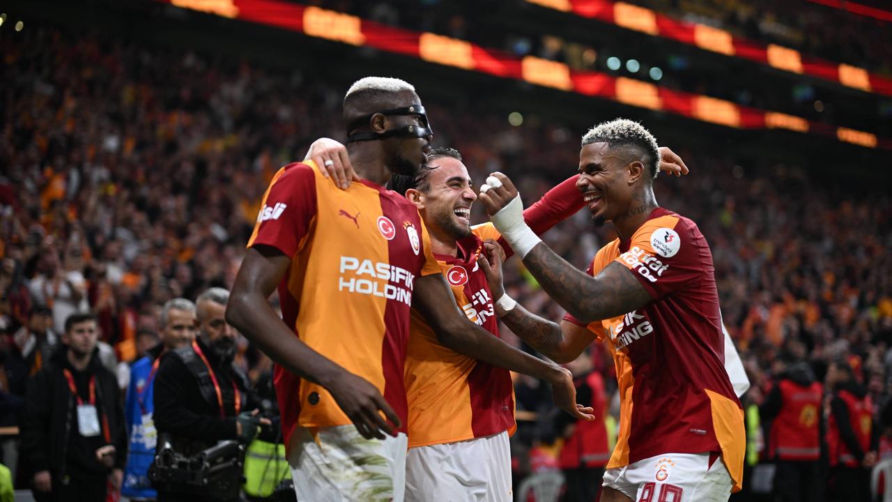 Galatasaray Istanbul schlägt Fenerbahce Istanbul