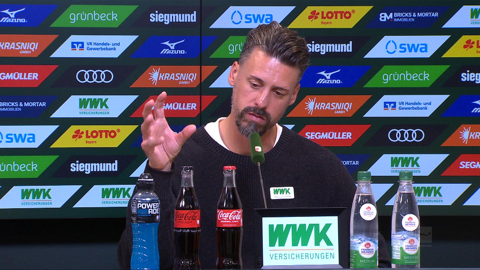 Sandro Wagner während einer Pressekonferenz | ARD