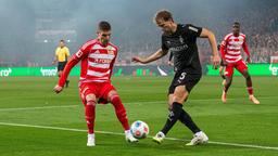 Andrej Ilic (l.) im Zweikampf mit Marvin Friedrich (r.)