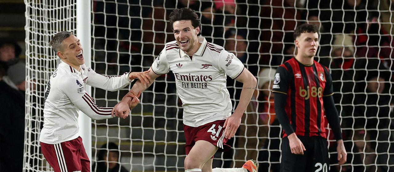 Declan Rice (në qendër) feston golin e tij kundër Bournemouth