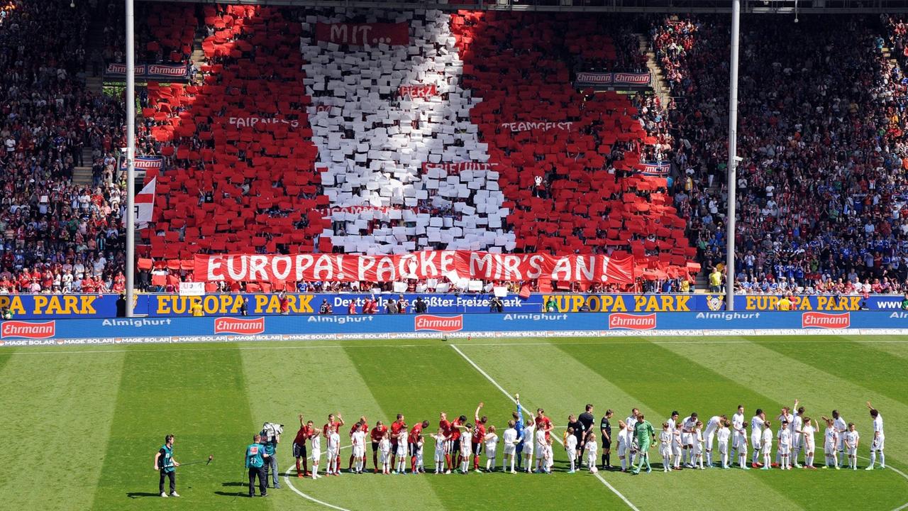 Am letzten Spieltag der Saison 2012/13 hatte der SC Freiburg Schalke 04 zu Gast (1:2). | IMAGO, Heuberger