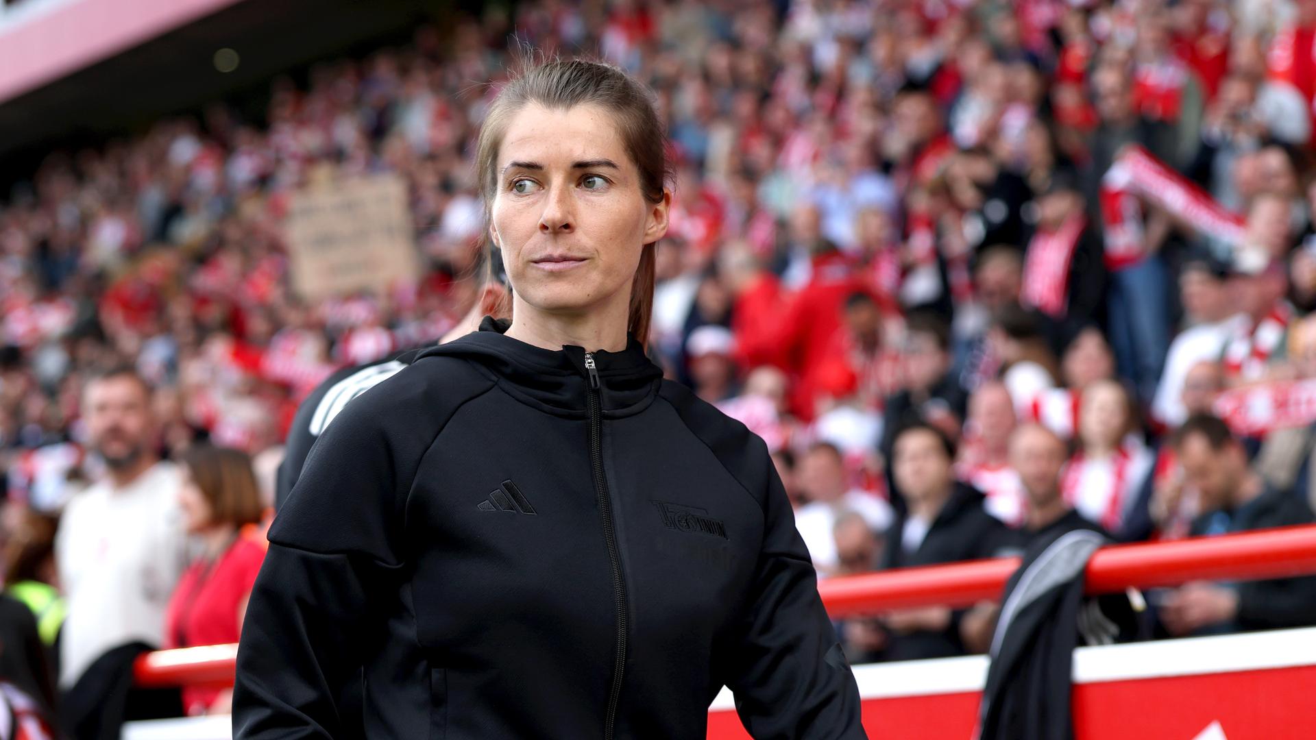 Marie-Louise Eta vor Spielbeginn | Getty Images/Maja Hitij