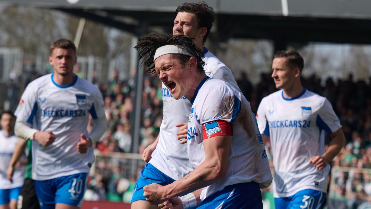 Fans ziehen VAR den Stecker: Hertha gewinnt in letzter Sekunde in Münster Fans ziehen VAR den Stecker: Hertha gewinnt in letzter Sekunde in Münster
