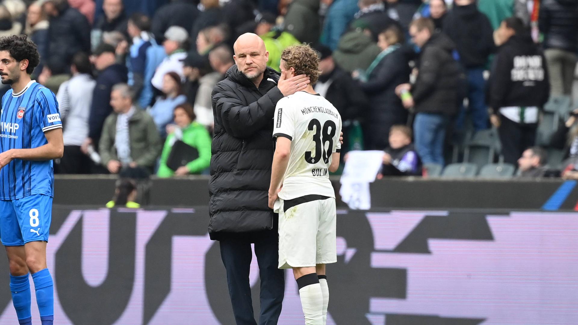 Роувен Шредер (слева) после матча с Хуго Болином (справа)