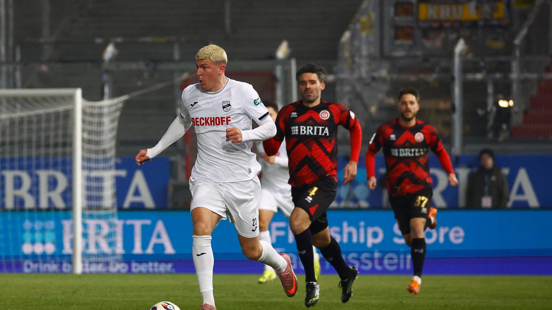 Tabellenspitze verloren: Verl unterliegt in Wiesbaden