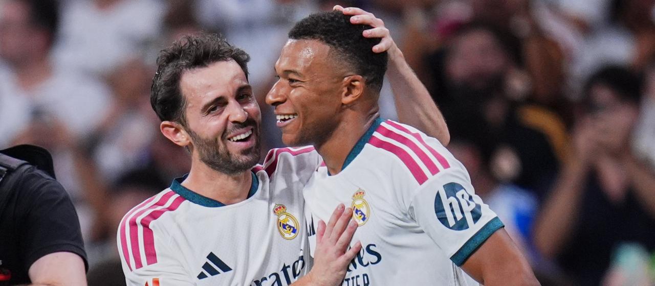 Bernado Silva und Kylian Mbappe jubeln über den Treffer