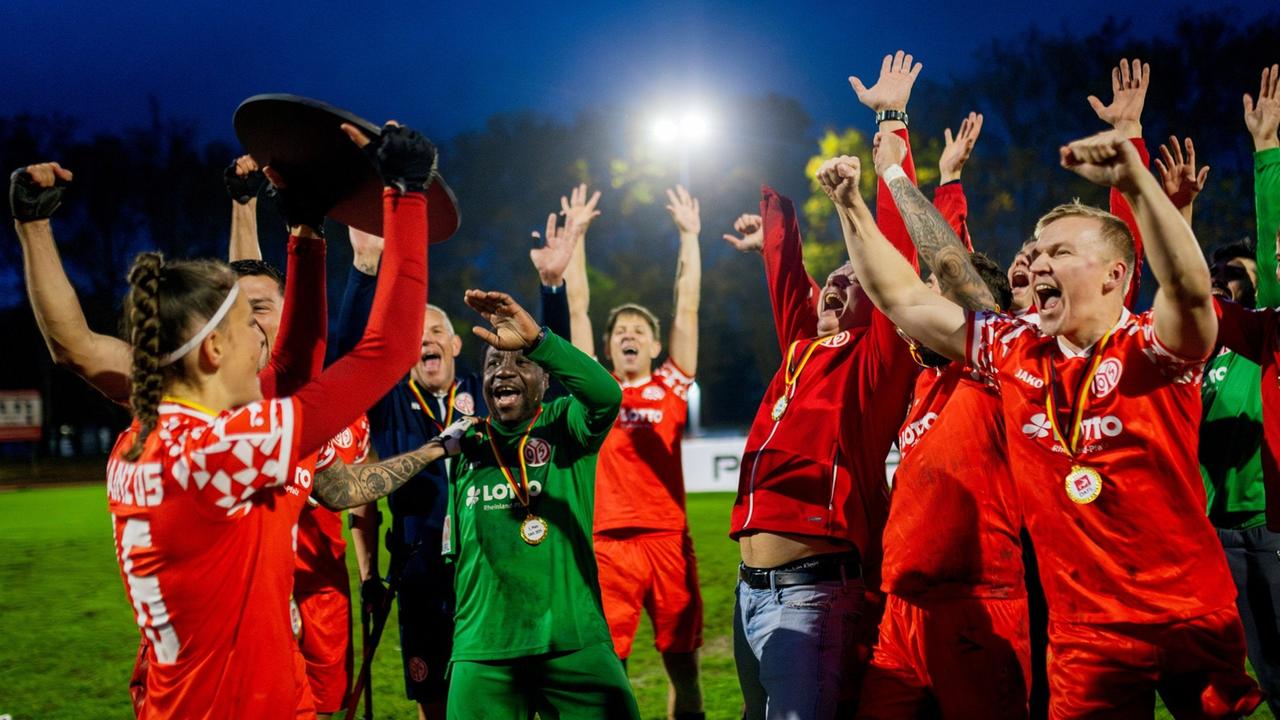 F r Starke Saison Belohnt Mainz 05 Kr nt Sich Erneut Zum Deutschen f-r-starke-saison-belohnt-mainz-05-kr-nt-sich-erneut-zum-deutschen