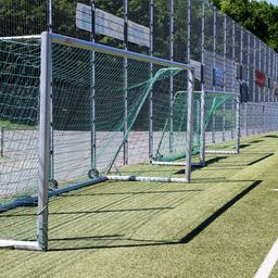 Video: rbb24 | 31.05.2023 | Material: rbb24 Abendschau | dpa/B. Roessler Archivbild: Der Fußballplatz des SV Viktoria Preußen e.V. im Frankfurter Stadtteil Eckenheim. Nach einem Fußballturnier vom vergangenen Sonntag war ein 15-jähriger Spieler aus Berlin von einem 16-jährigen aus Frankreich durch Schläge auf den Kopf schwerst verletzt worden. Jetzt wurde der 15-jährige für tot erklärt. (Quelle: dpa/B. Roessler)