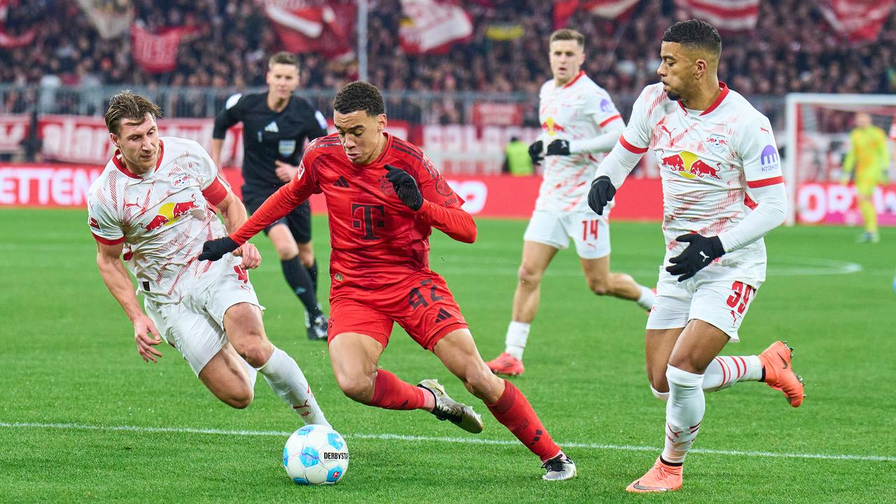 Jamal Musiala dribbelt im Spiel gegen RB Leipzig | star-images/ddp/star-images