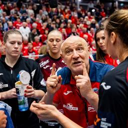 Herbert Müller (Thüringer HC,Trainer) spricht.