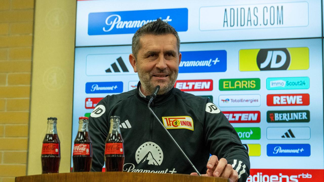 Nenad Bjelica, Trainer des 1. FC Union Berlin, auf einer Pressekonferenz | IMAGO/Koch