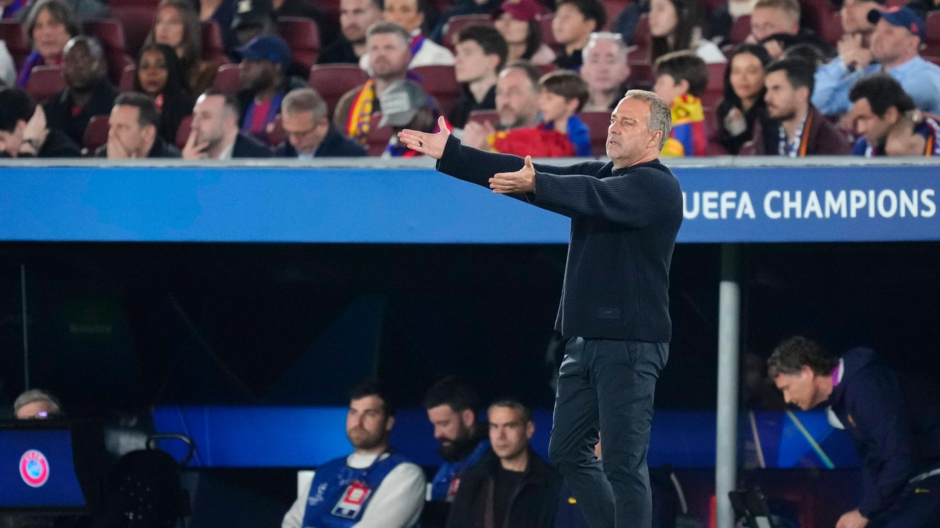 Hansi Flick an der Seitenlinie im Spiel gegen Atletico Madrid | IMAGO / NurPhoto