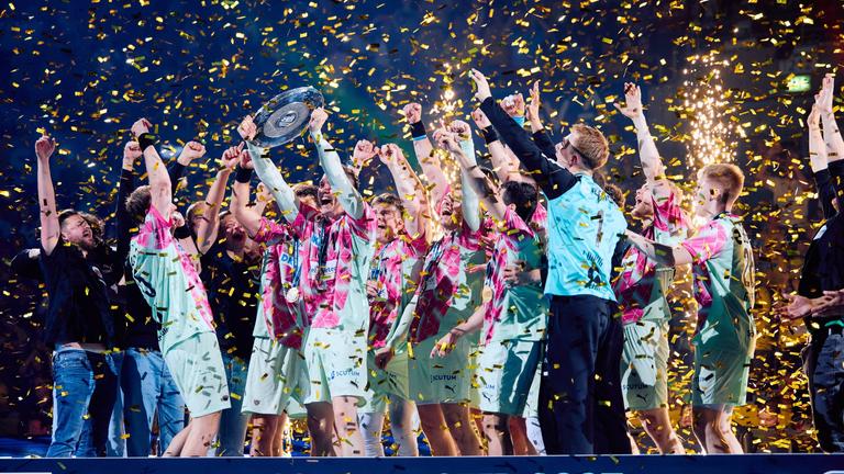 Die Füchse Berlin jubeln nach gewonnener Meisterschaft