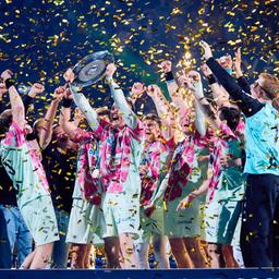 Die Füchse Berlin jubeln nach gewonnener Meisterschaft