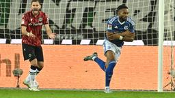 Schalkes Moussa Sylla (r.) jubelt gegen Hannover