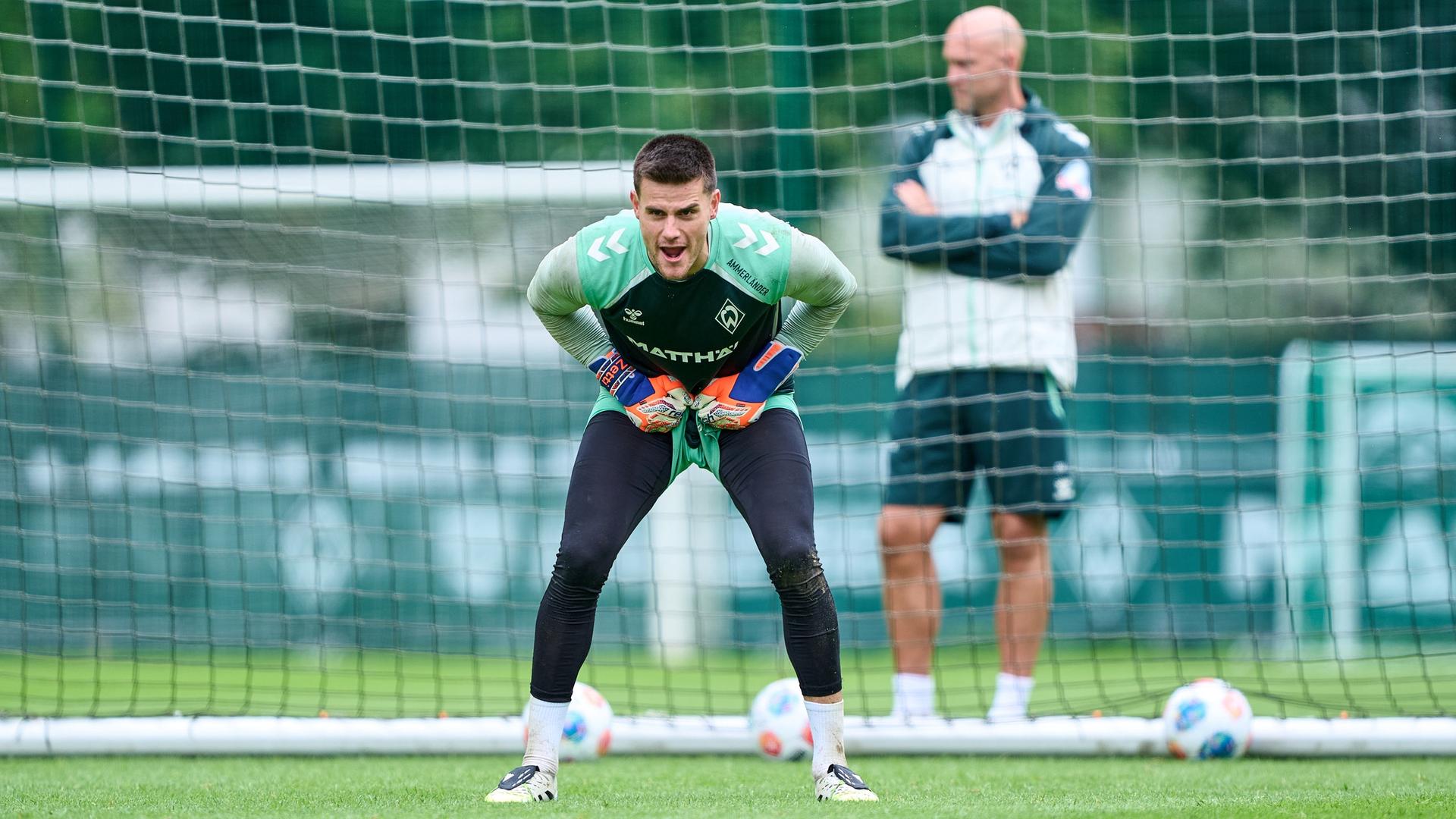 Michael Zetterer steht im Training im Tor.  | Gumzmedia | Andreas Gumz