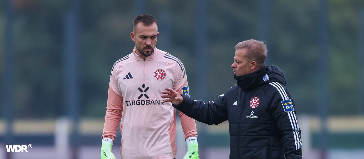 Düsseldorfs Trainer Markus Anfang im Gespräch mit Torwart Florian Kastenemeier | ddp/Revierfoto Düsseldorfs Trainer Markus Anfang im Gespräch mit Torwart Florian Kastenemeier