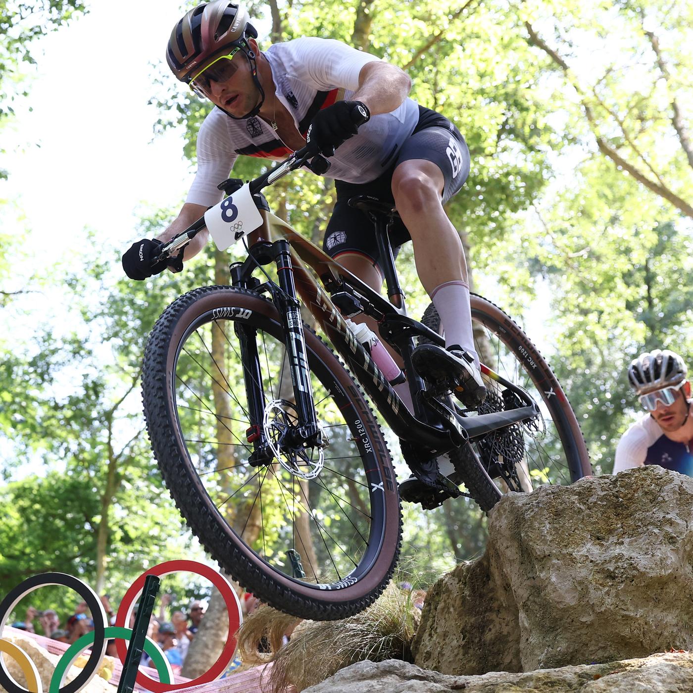 Mountainbike bei Olympia 2024: Deutsches Duo fhrt im Cross-Country-Rennen  hinterher | sportschau.de