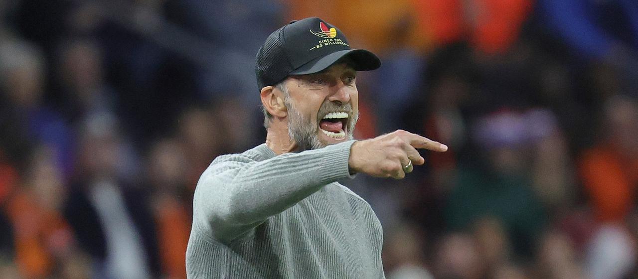 Deutschlands Jürgen Klopp gestikuliert an der Seitenlinie