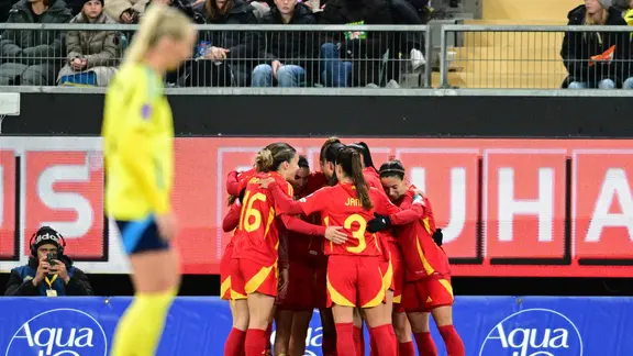 Die spanische Frauen-Nationalmannschaft bejubelt ihren Treffer
