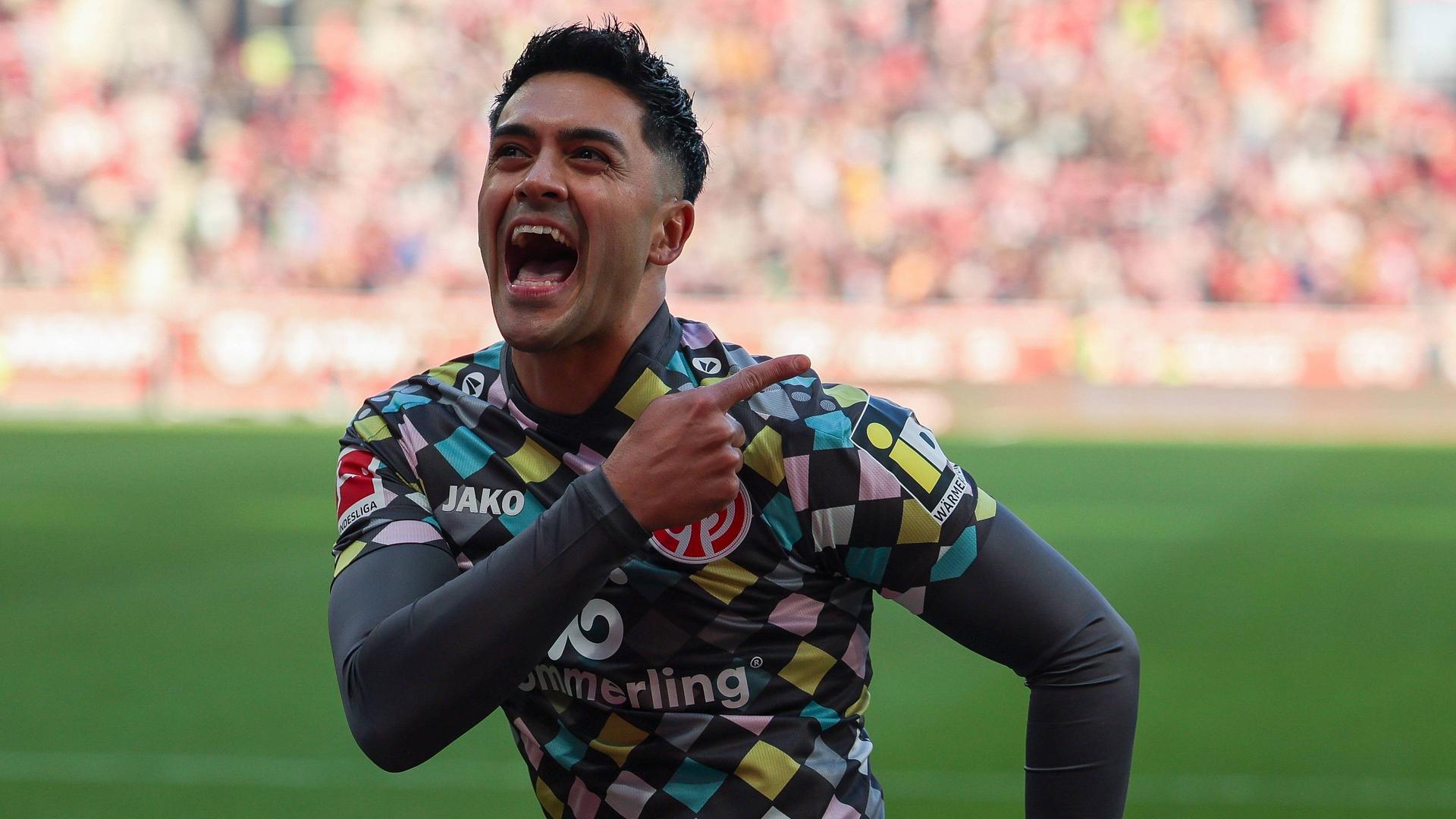 Nadiem Amiri bejubelt seinen verwandelten Elfmeter | IMAGO/kolbert-press