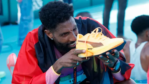 Amanal Petros bejubelt deutschen Rekord