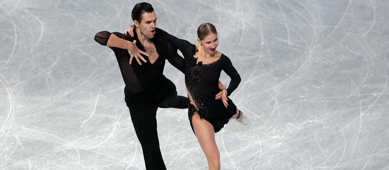 Das deutsche Eiskunstlauf-Paar Minerva Fabienne Hase und Nikita Volodin