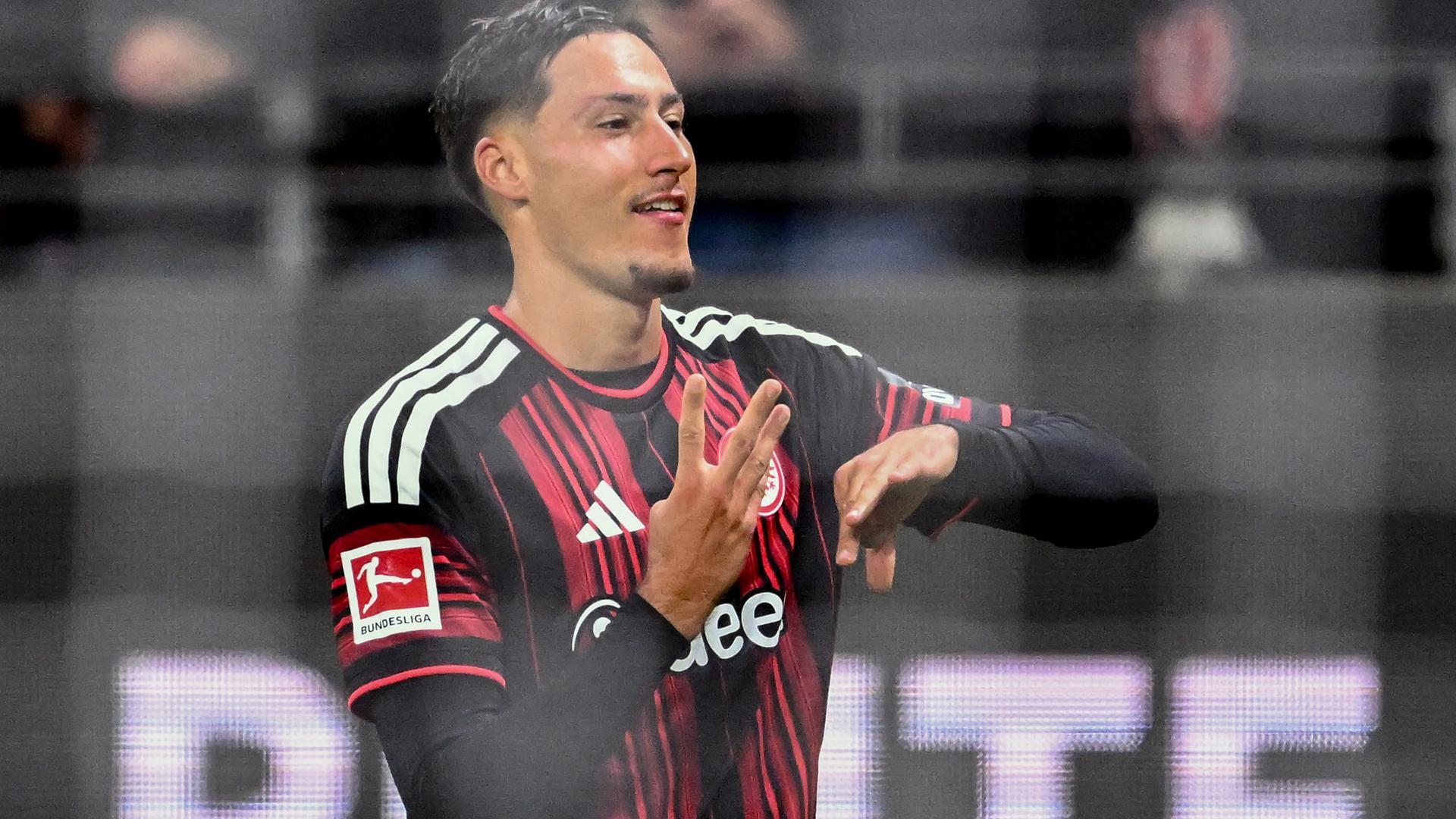 Younes Ebnoutalib feiert seinen Treffer | AFP / KIRILL KUDRYAVTSEV