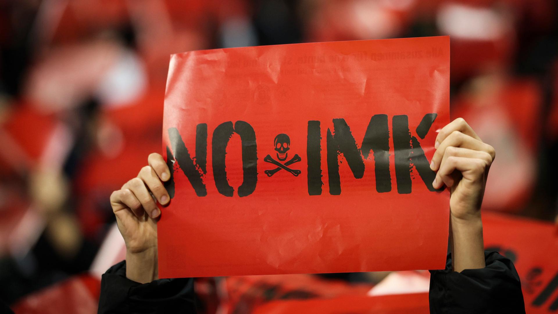 Fans und Politik im Dauerclinch