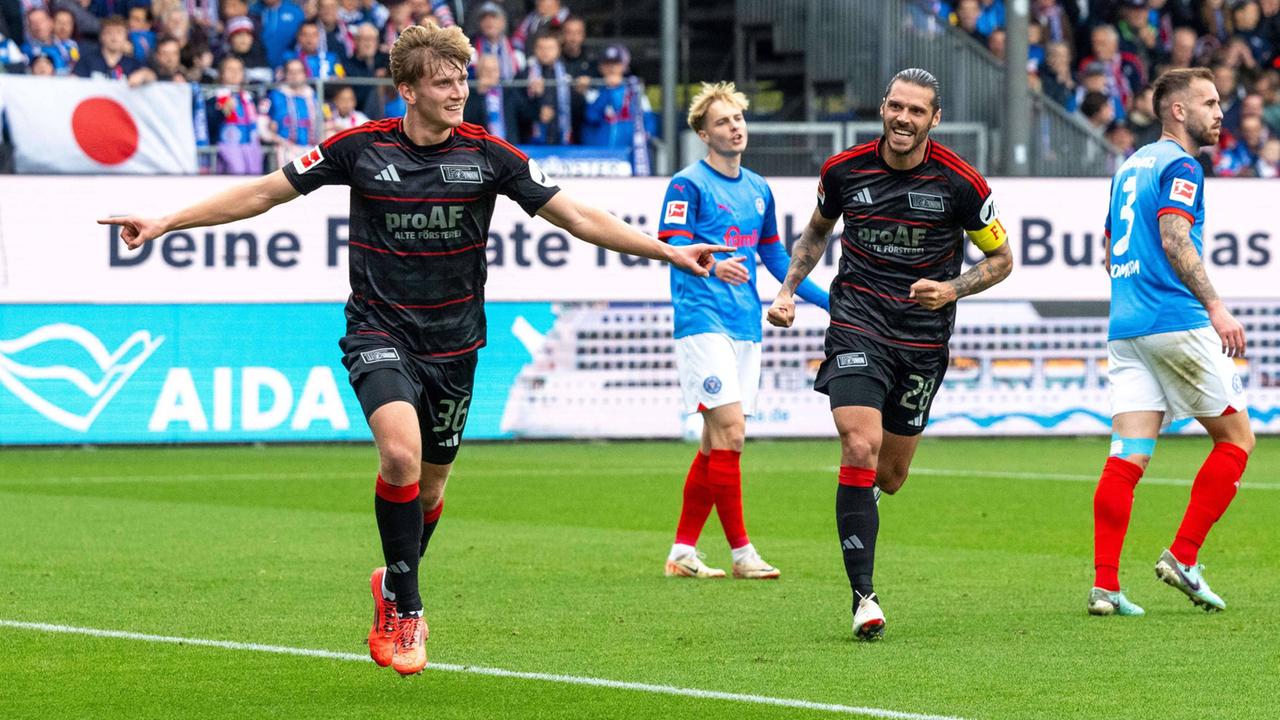 Aljoscha Kemlein und Christopher Trimmel vom Union Berlin jubeln über das 1:0 gegen Kiel | IMAGO / Matthias Koch