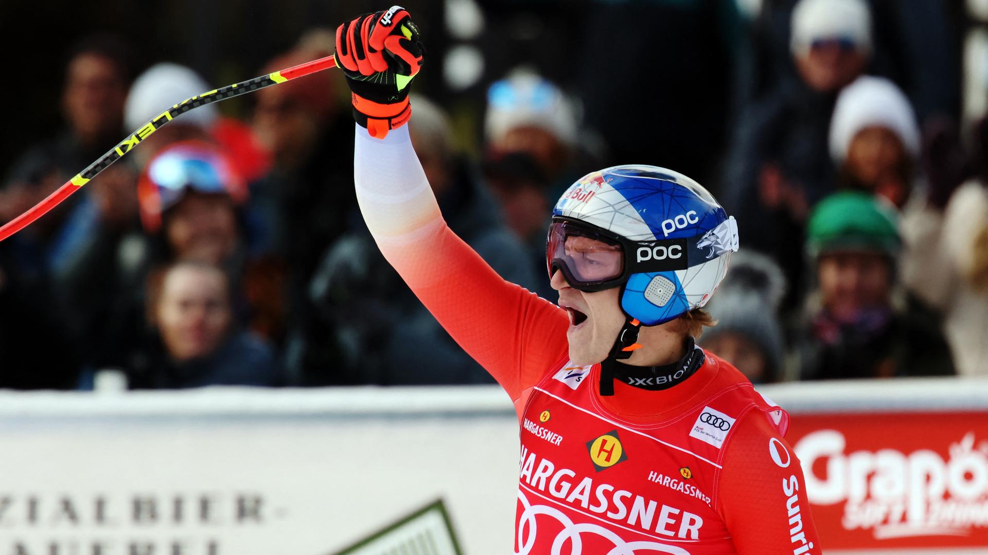 Marco Odermatt jubelt im Ziel | REUTERS/Leonhard Foeger