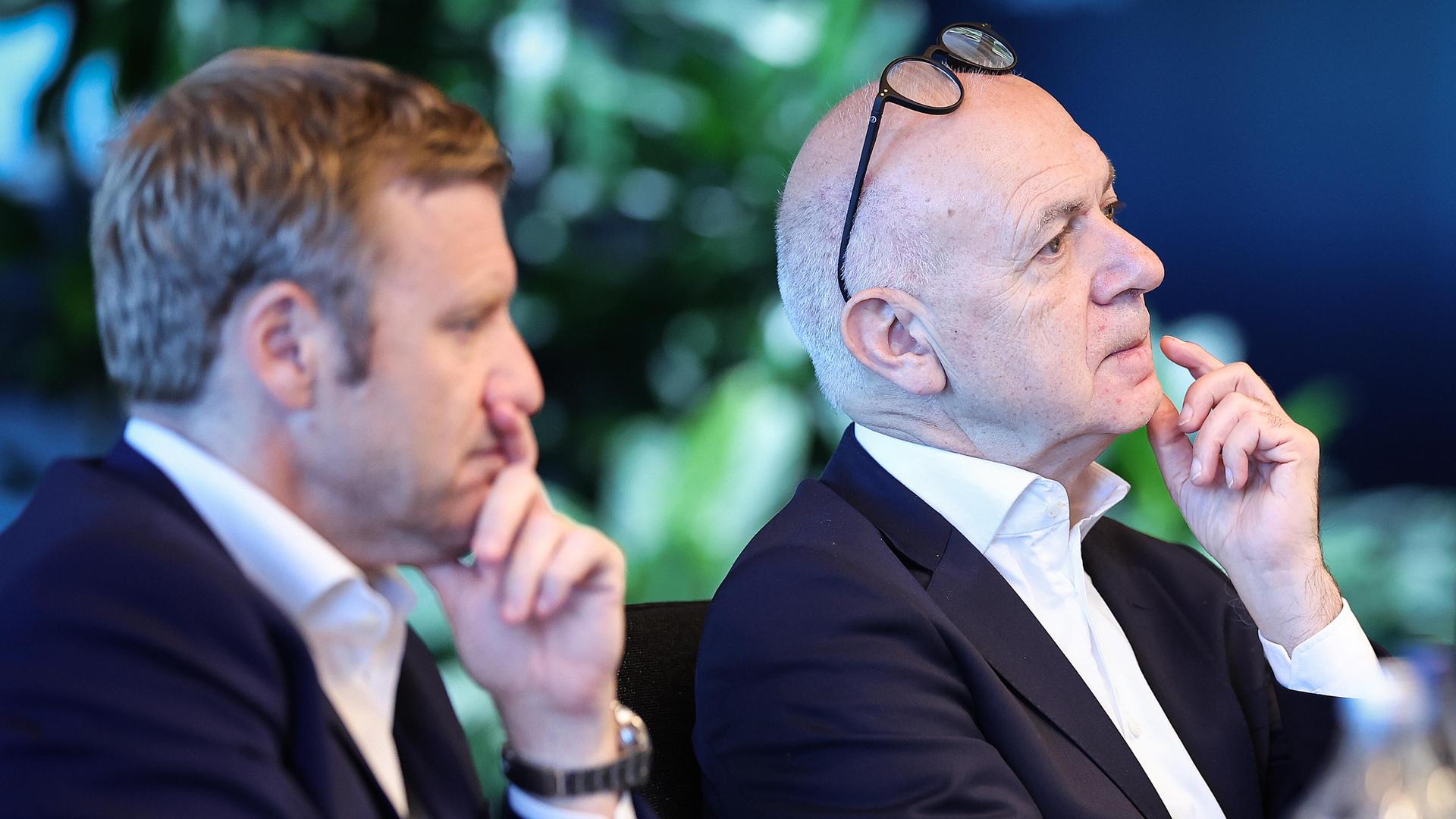 DFB-PrÃ¤sident Bernd Neuendorf (r.) mit DFB-GeneralsekretÃ¤r Holger Blask | Imago